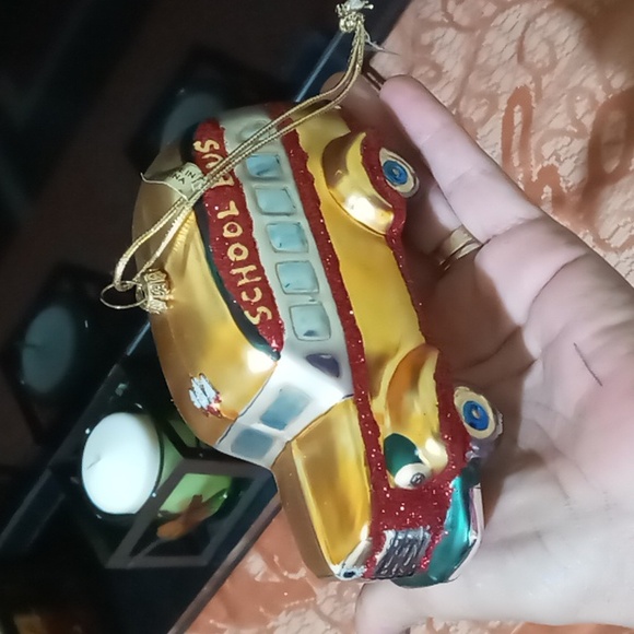 SCHOOL BUS BLOWN GLASS CHRISTMAS ORNAMENT - Picture 7 of 9